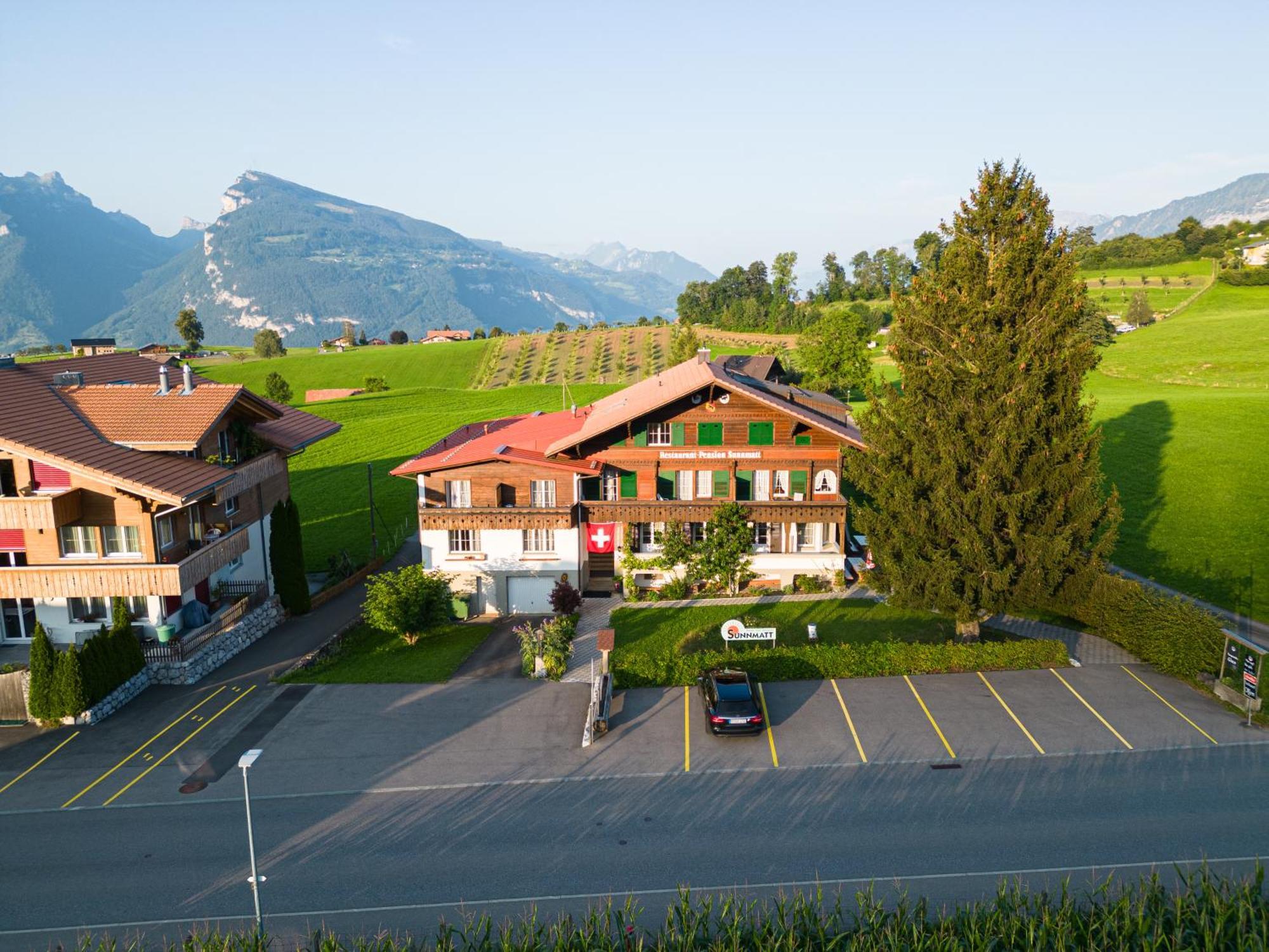 Hotel Restaurant Sunnmatt Aeschi Bei Spiez Exterior photo