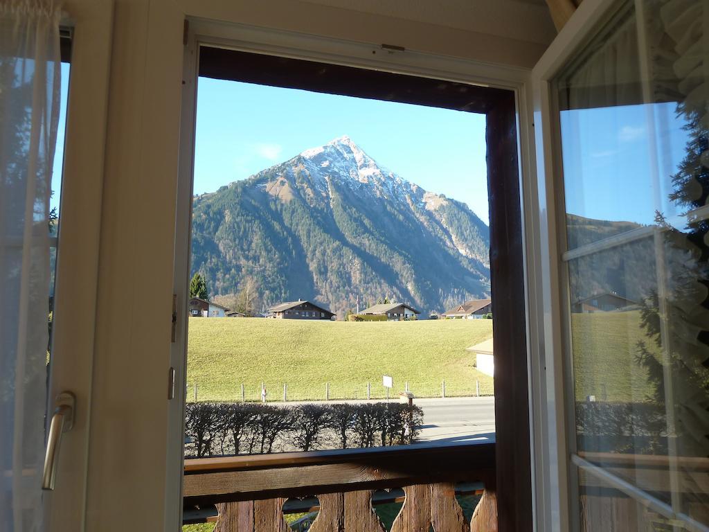 Hotel Restaurant Sunnmatt Aeschi Bei Spiez Room photo