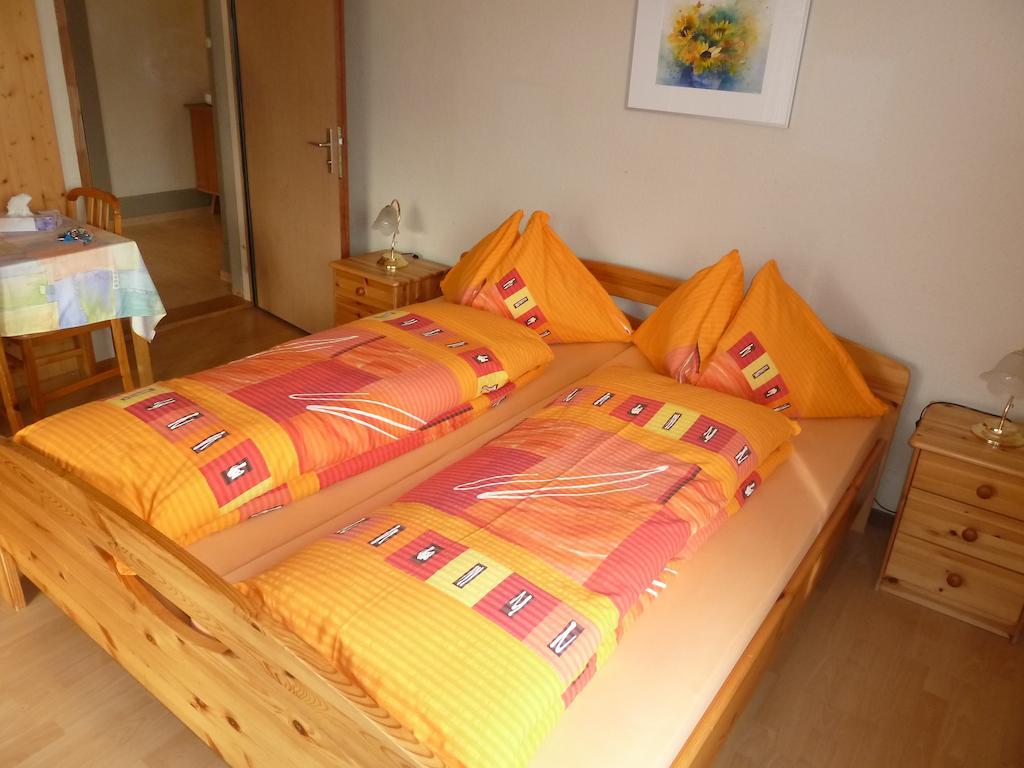 Hotel Restaurant Sunnmatt Aeschi Bei Spiez Room photo